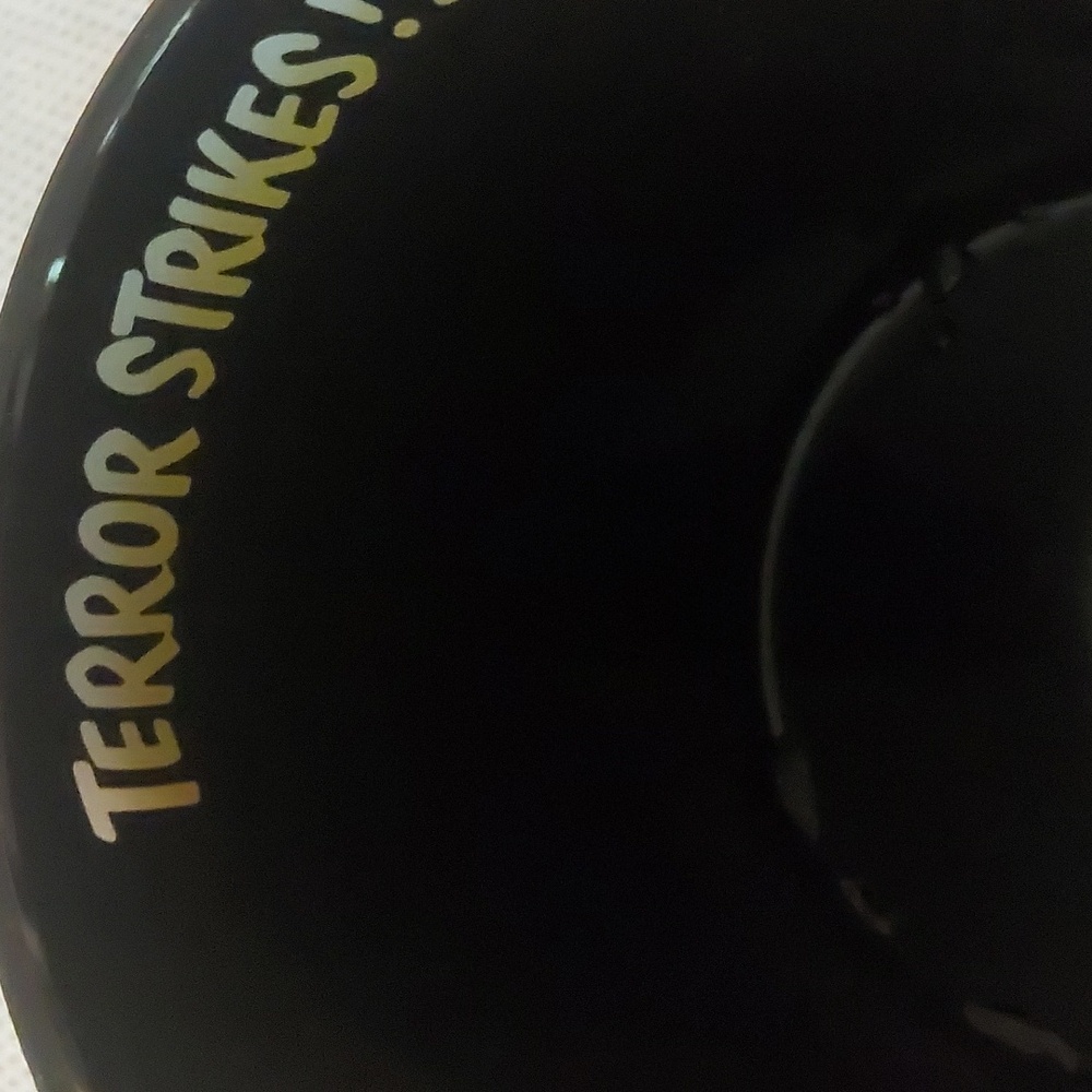 Universal Studios Monsters Horror 20 oz Mug - Picture 6 of 16